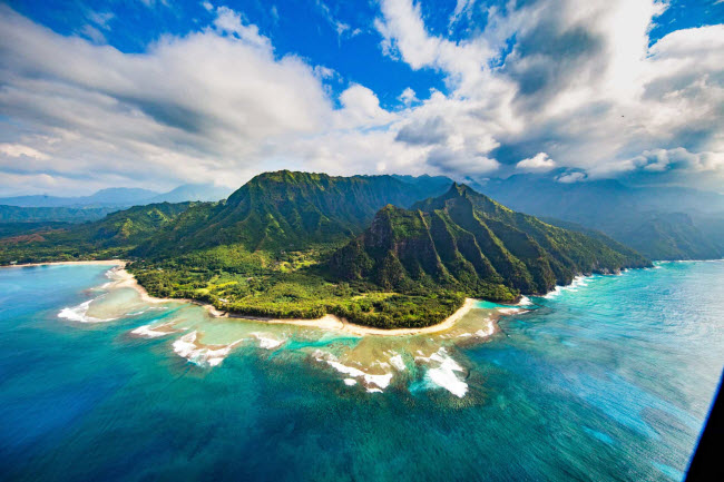 Hawaii, Mỹ: Những bãi biển lãng mạn, nhiều hoạt động giải trí và núi lửa đã giúp Hawaii tạo nên sự hấp dẫn không thể cưỡng lại đối với những du khách từ khắp nơi trên thế giới.
