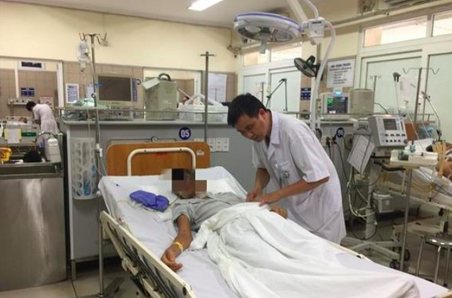 Bệnh nhân nhập viện cấp cứu tại BV Bạch Mai. (Ảnh minh họa).