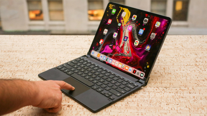 iPad Pro sử dụng kèm bàn phím&nbsp;Google Pixel Slate.