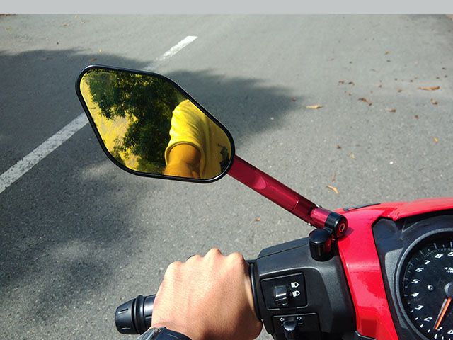Thế giới xe - Lắp gương kiểng cho xe máy có bị phạt không?