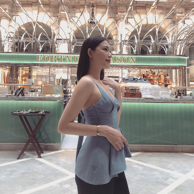 Tuy nhiên, thay vì đánh bóng tên tuổi, lấn sân showbiz, cô lại quyết định đi du học.&nbsp;