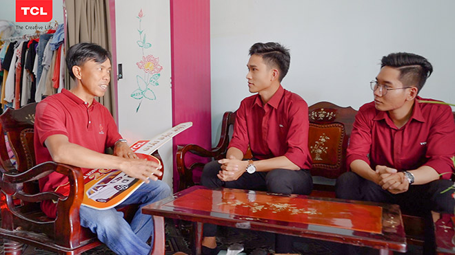 TCL  vượt ngàn cây số để trao giải cho khách hàng ở vùng xa - 2