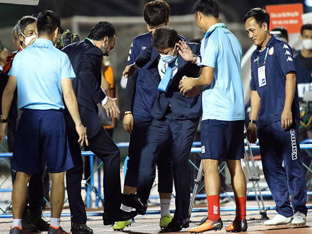 Bóng đá - Bạn thầy Park có màn chào hỏi cực lạ trên sân bóng Việt Nam