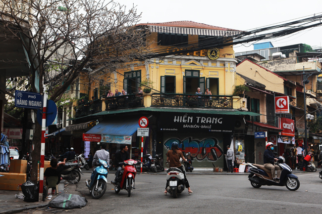 Ngay cả những vị trí cửa hàng đắc địa cũng phải tạm đóng cửa vì không có khách hàng