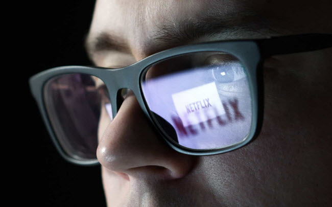 Ngủ ít: Thói quen
thức khuya và ngủ ít khiến bạn mệt mỏi và hệ miễn dịch bị suy yếu.
Điều này đồng nghĩa bạn dễ bị mắc bệnh truyền nhiễm.