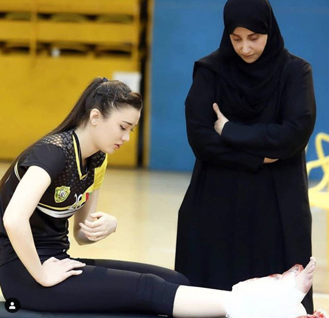 Sabina Altynbekova gặp chấn thương cổ chân phải tại UAE