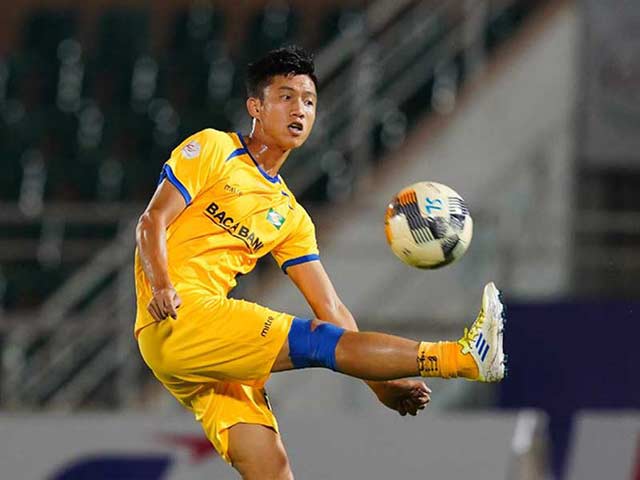 Bóng đá - Mặt sân Vinh quá tệ, cộng đồng mạng nổi sóng