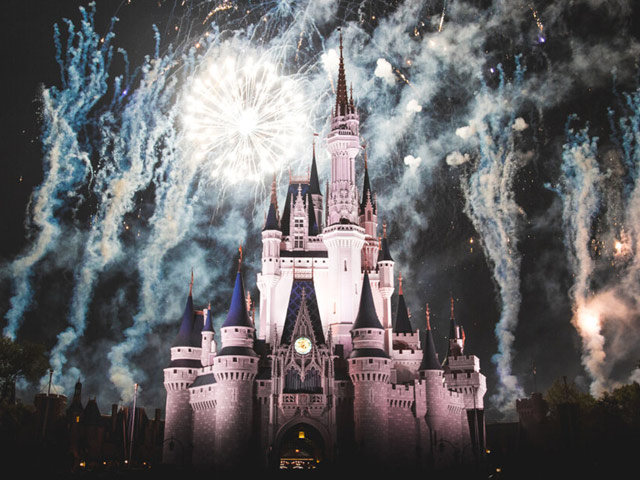 Thời trang Hi-tech - Giá cổ phiếu Disney giảm sâu, Apple có chịu chi 170 tỷ để mua lại?