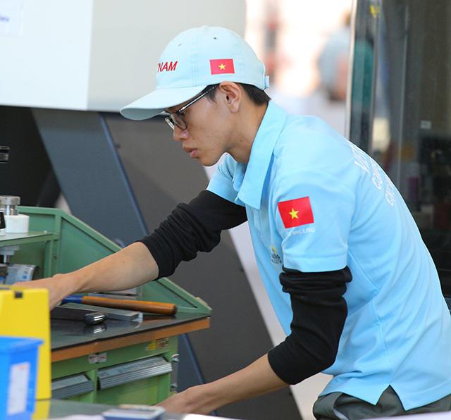 Chàng trai thích "làm thợ hơn làm thầy" trở thành Gương mặt trẻ Việt Nam tiêu biểu - 1