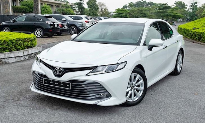 Toyota Camry giảm giá chục triệu đồng tại một số đại lý - 2