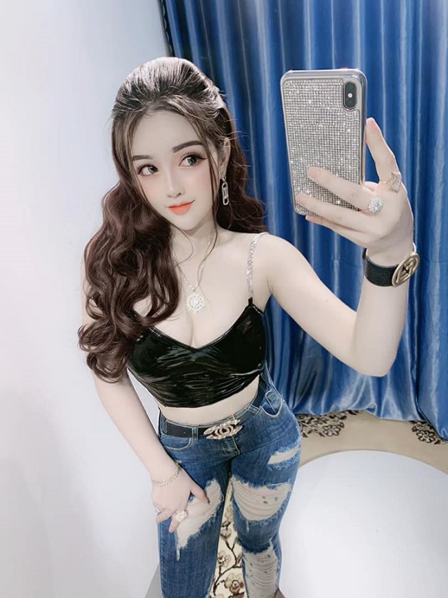 Tuy không sở hữu chiều cao nổi trội nhưng cô nàng luôn khiến người khác phải chú ý.&nbsp;