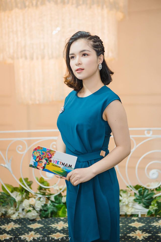 Đời thường trẻ trung
đa phong cách của chị Kính Hồng