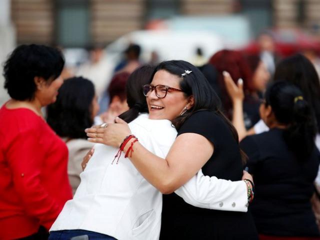 Thế giới - Bất chấp dịch Covid-19, dân quốc gia này vẫn ôm hôn, tay bắt mặt mừng khi gặp nhau