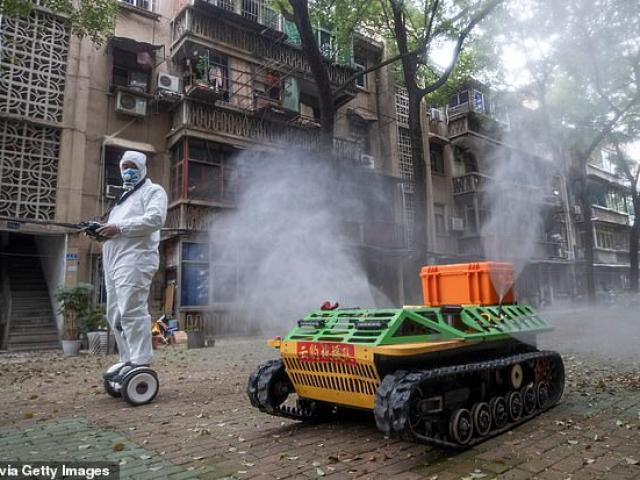 Thế giới - Trung Quốc: 5 nhân viên công quyền cố ý cho người nhiễm Covid-19 nhập cảnh