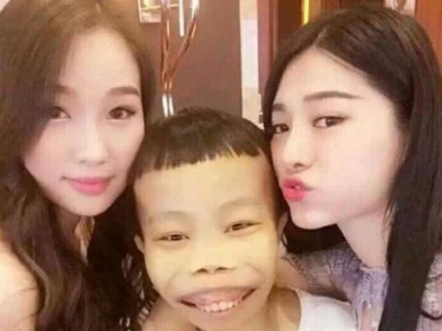 Giải trí - Vlog “xấu lạ” tiếc nuối tài sản kếch xù, xế hộp và gái đẹp vây quanh