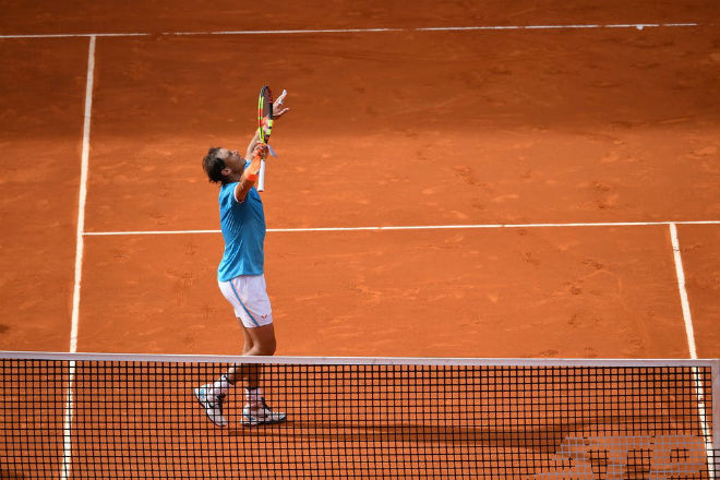 Hoãn mùa đất nện vì Covid-19: Nadal hay Djokovic đua số 1 bất lợi hơn? - 1