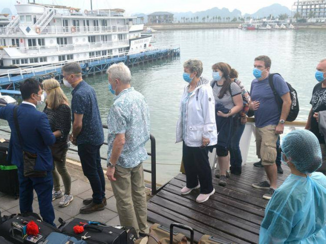 Tin tức trong ngày - Quảng Ninh cách ly tất cả những người đến từ vùng dịch trong nước