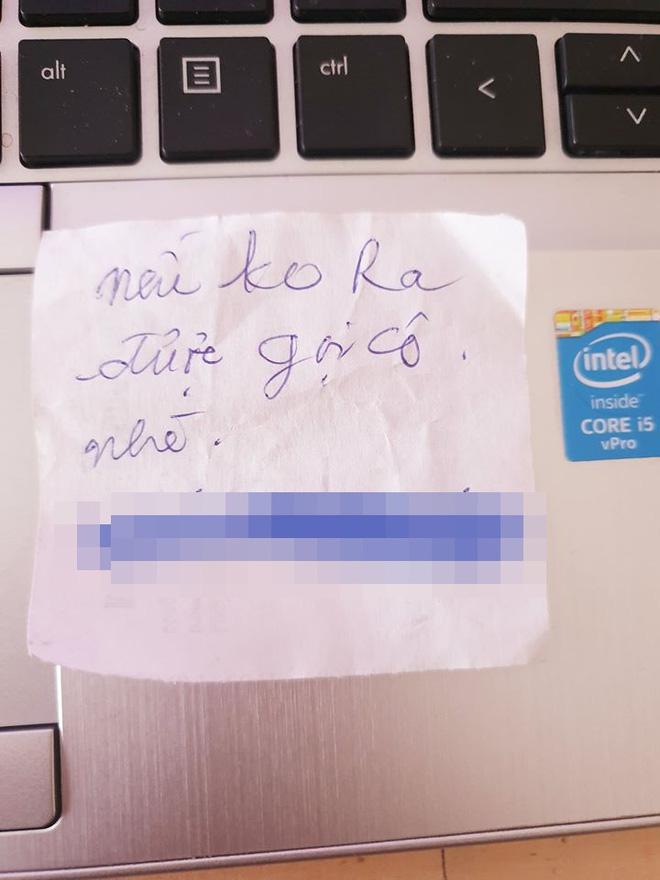 Bị ô tô đỗ chắn lối, nhưng nữ tài xế vẫn vui vẻ chỉ vì hành động nhỏ này - 2