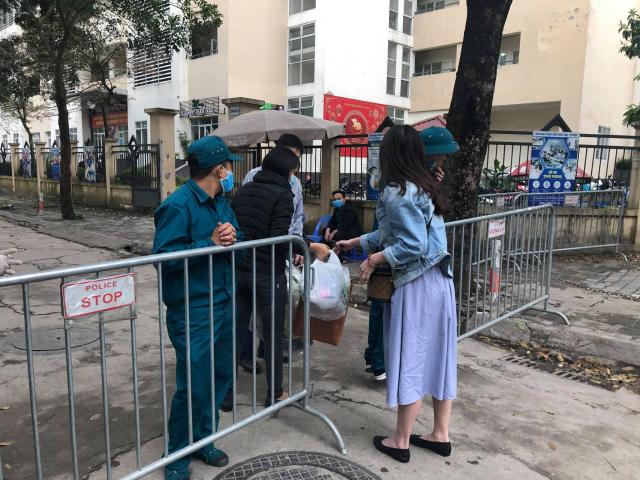 Tin tức trong ngày - Hải Dương dừng họp chợ, rời lịch tổ chức đám cưới nơi bệnh nhi 11 tuổi nhiễm Covid-19