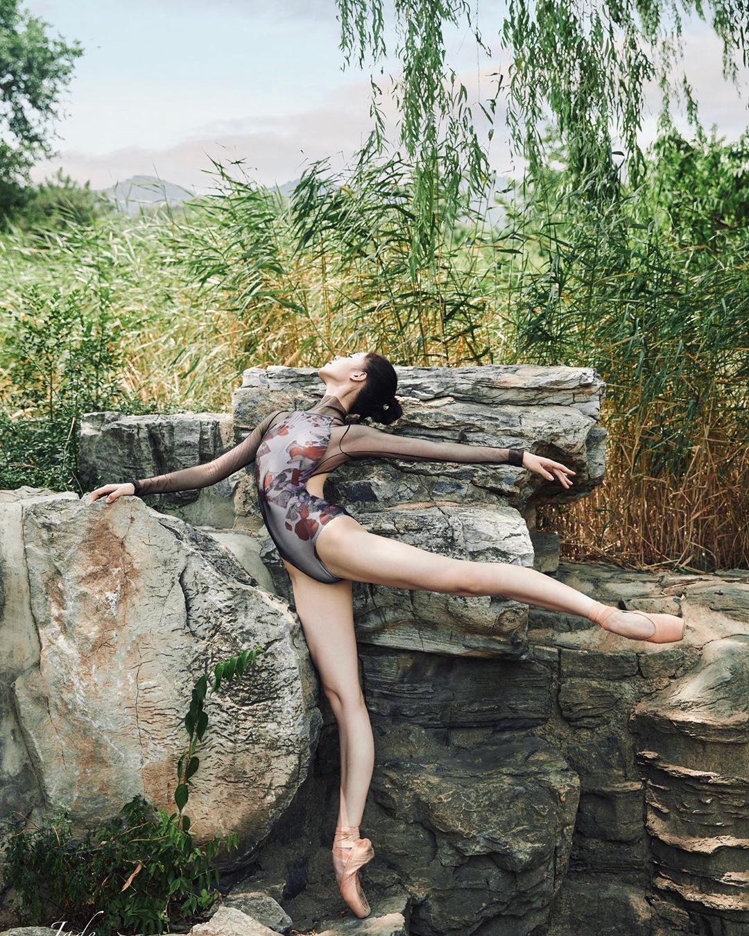 Ning Long là vũ công ballet đang nhận được sự chú ý của cư dân mạng.
