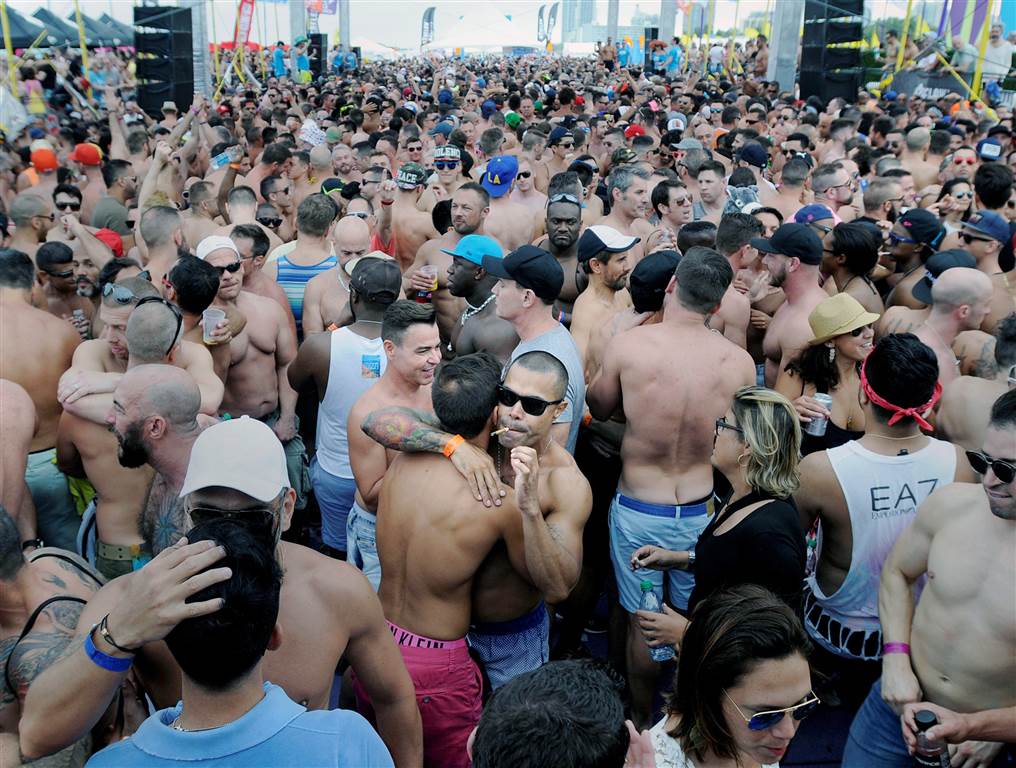 Lễ hội Winter Party tại Miami, Mỹ vẫn&nbsp;thu hút gần 10.000 người tham dự bất chấp dịch Covid-19 (Ảnh: Getty)