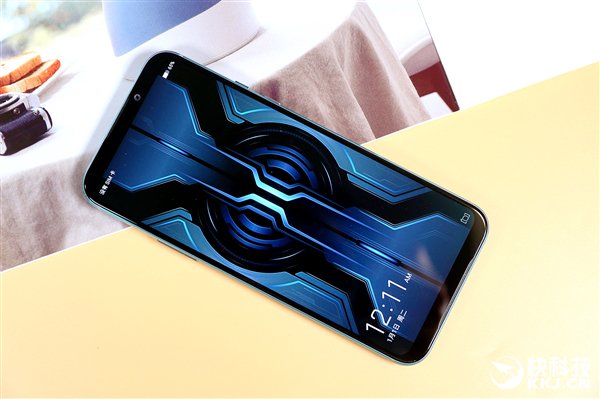 ASUS ROG Phone 2 vs Xiaomi Black Shark 2 Pro: Smartphone nào sẽ thỏa mãn đam mê game của bạn? - 8