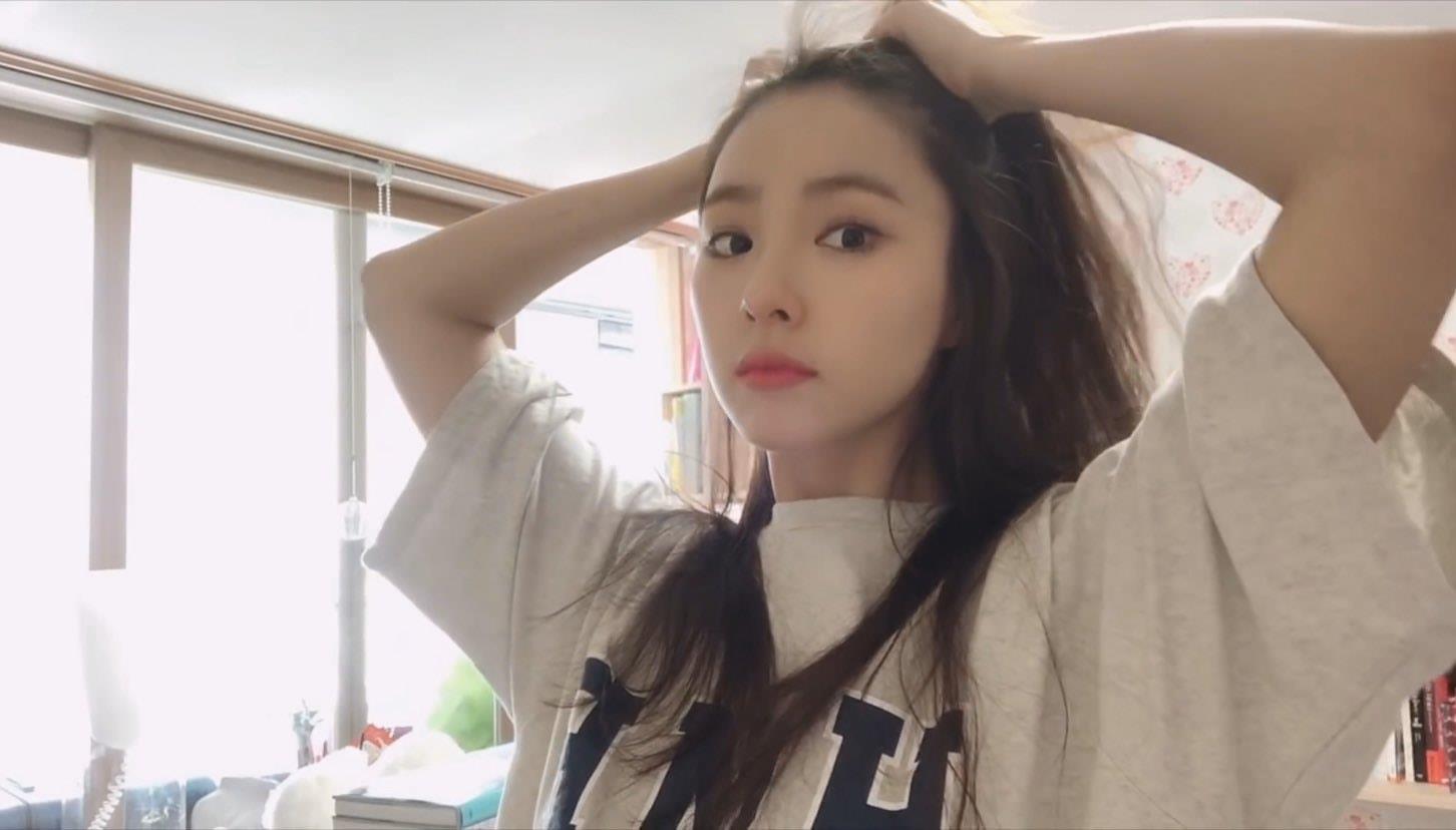 Mỹ nhân 9X Shin Se Kyung bỗng gây sốt khi làm YouTuber - 3