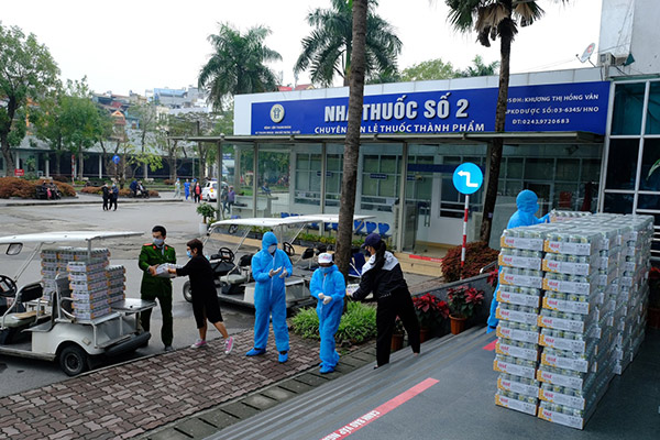 Những món quà chung tay cùng cộng đồng được gửi tới những người có hoàn cảnh khó khăn, trẻ em, bệnh nhân &nbsp;tại nhiều cơ sở bảo trợ, bệnh viện và khu cách ly ở Hà Nội.