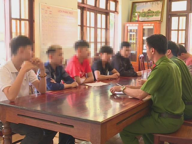 Pháp luật - "Ngứa tai" vì tiếng nẹt pô xe, nam sinh lớp 10 đâm mù mắt người khác