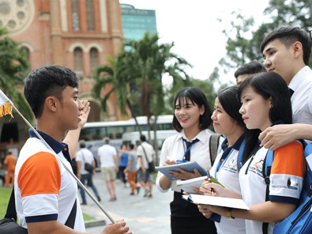 Kinh doanh - Hướng dẫn viên du lịch từ vi vu máy bay “rớt” xuống chạy grab giữa "bão" Covid-19