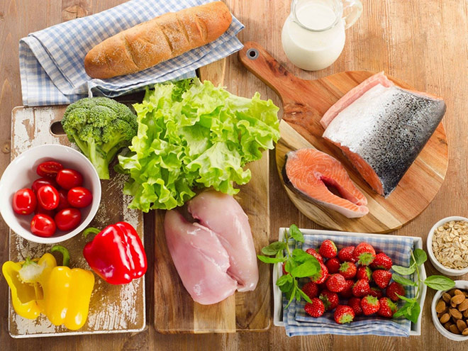 Nên hạn chế ăn các thực phẩm cay nóng, chiên rán nhiều dầu mỡ vào mùa hè