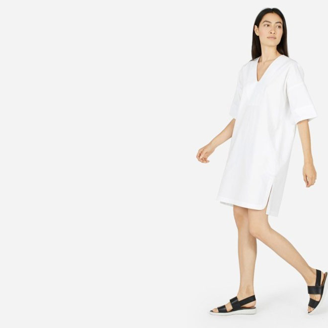 Mặc quần áo sạch sẽ, thoáng mát sẽ hạn chế mùi cơ thể mỗi ngày