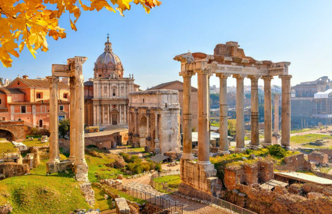 Rome, Italia: Ngoài các di tích lịch sử như đấu trường La Mã và quảng trường Forum, thành phố Rome ngày nay ẩn chứa nhiều di tích khảo cổ dưới lòng đất. Nhờ nỗ lực của các nhà khảo cổ học, du khách có thể khám phá một phần của thành phố Rome cổ dưới lòng đất.
