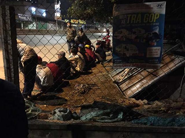 Pháp luật - 7 cô gái cùng 55 nam thanh niên "làm loạn" trên quốc lộ