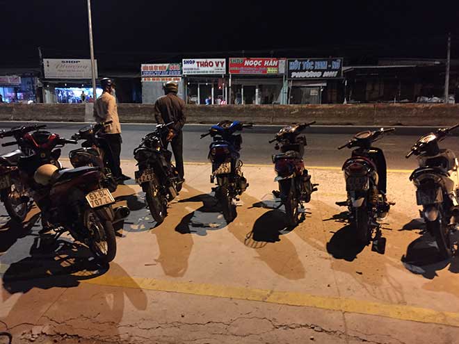 7 cô gái cùng 55 nam thanh niên "làm loạn" trên quốc lộ - 2