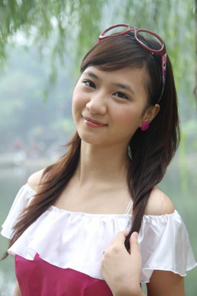 “Chị Kính Hồng” trẻ tuổi nhất VTV, lấy chồng khi chưa tốt nghiệp đại học giờ ra sao? - 1