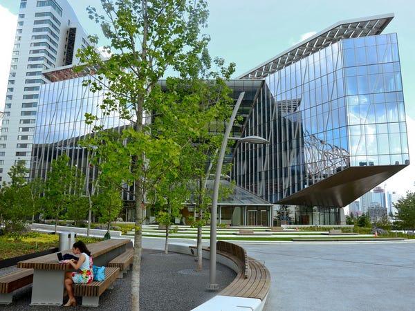 Đại học Cornell đang chuyển sang các khóa học trực tuyến bắt đầu từ ngày 6/ 4 và hướng dẫn tất cả sinh viên rời khỏi trường vào ngày 29/3.