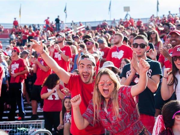 Đại học Rutgers hủy các khóa học từ ngày 12/3 đến hết kỳ nghỉ xuân vào ngày 22/3. 