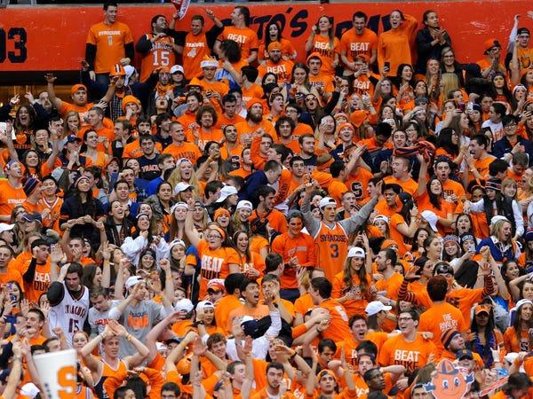 Đại học Syracuse chuyển sang các khóa học trực tuyến từ ngày 13/3 cho đến ít nhất là ngày 30/3. 