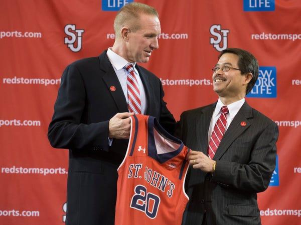 Đại học St. John yêu cầu tất cả các sinh viên chuyển ra khỏi khuôn viên trường trước ngày 23/3. 