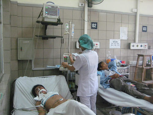Uống thuốc sốt rét để phòng Covid-19, một người đàn ông ở Hà Nội phải thở máy - 1