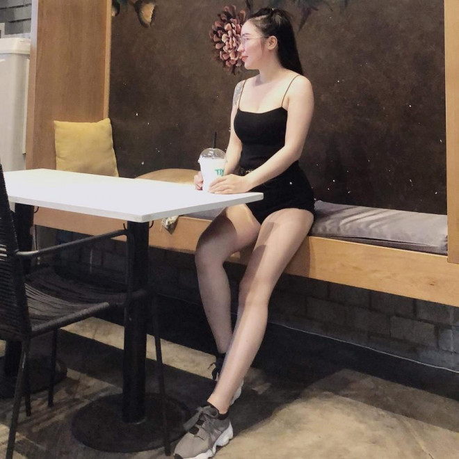 Làn da trắng, vóc dáng xinh đẹp là những gì nổi bật ở hot girl này