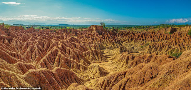 Phong cảnh như trong một bộ phim khoa học viễn tưởng của sa mạc Tatacoa ở Colombia.
