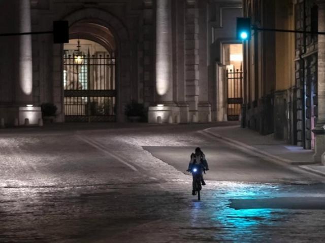 Thế giới - Chuyên gia TQ cảnh báo Covid-19 có thể dai dẳng ở châu Âu tới 2 năm