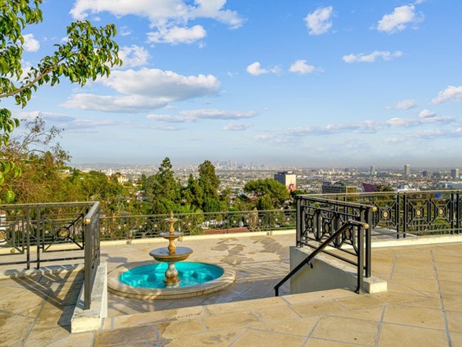 Từ ngôi nhà có thể ngắm cảnh của thành phố Los Angeles.