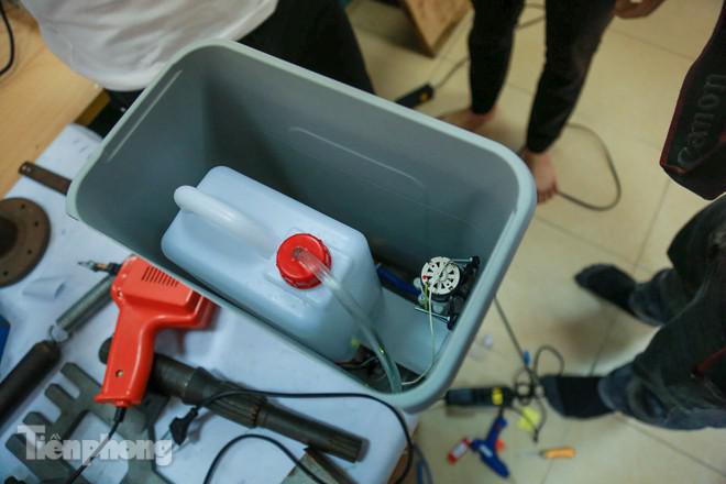 Phòng Covid-19, sinh viên Bách Khoa chế thành công máy rửa tay diệt khuẩn tự động - 10