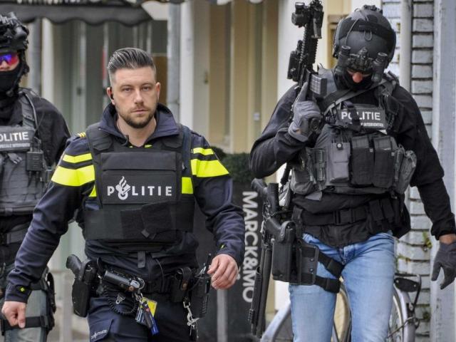 Thế giới - Hà Lan: "Ảo tưởng" mình bị nhiễm Covid-19, thanh niên ho vào mặt cảnh sát và cái kết