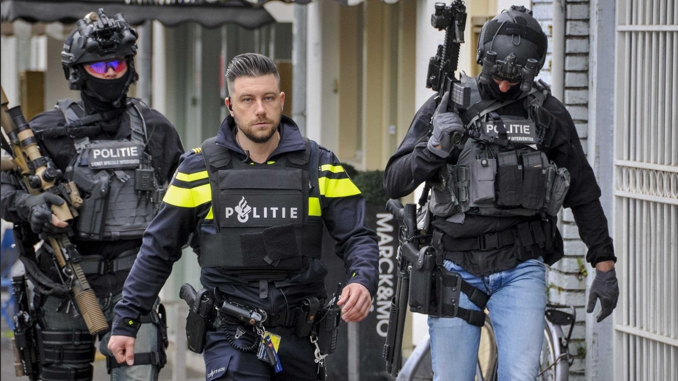 Cảnh sát Hà Lan (ảnh: Reddit)