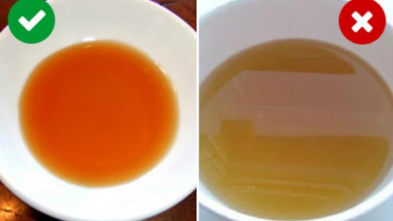 Nước mắm ngon sẽ có màu nâu vàng, nâu vàng đến nâu đỏ, vàng rơm hay cánh gián trong suốt, không vẩn đục. Ảnh: Internet