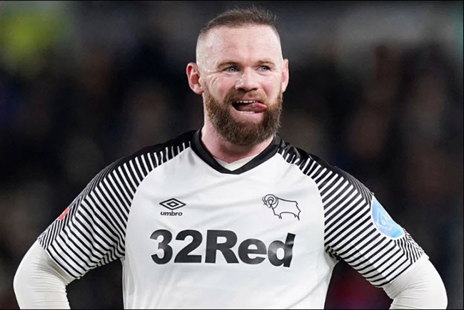 Có vẻ như bộ râu của Rooney cũng không thay đổi nhiều lắm.
